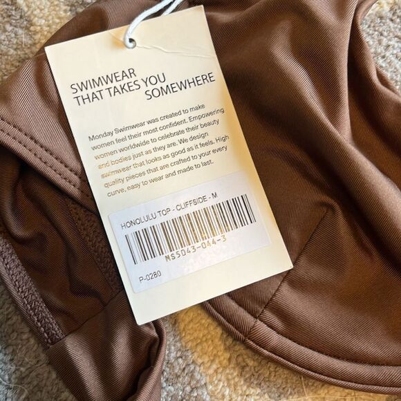 Monday Swimwear NWT Cliffside Swim Top Medium - Picture 2 of 2